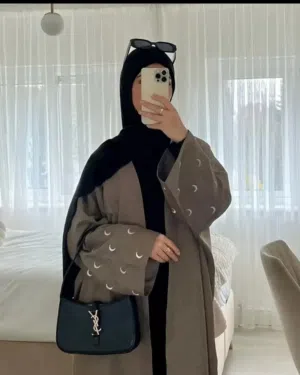 عباية أنيقة وفاخرة للبيع جديدة بالكامل  في الدمام