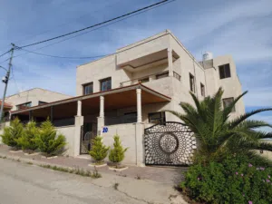 600 m2 3 Bedrooms Townhouse for Sale in Amman Shafa Badran