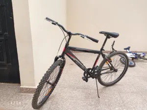 دراجه سوداء مقاس 20