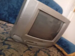 تلفزيون جيد يخدم بضمانة