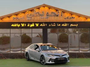 تويوتا كامري 2022 هايبرد فل بدون فتحة جمرك جديد نخب اول ( قابل للبدل )