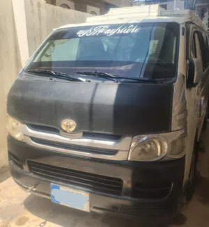 باص تويوتا هايس Toyota hiace 2010 مكينة عالشرط