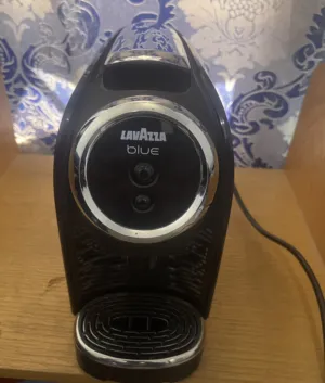 ماكينة قهوة Lavazza Blue – صغيرة الحجم (إسبريسو كبسولات