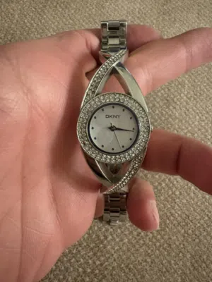ساعة dkny ستاتي شبه جديده