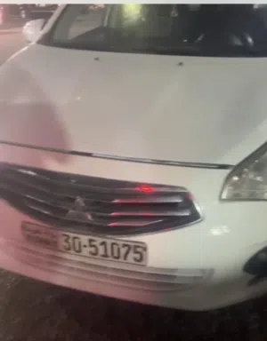 ميتسوبيشي أتراج 2015 صالون سيدان، حالة جيدة مع تحديثات جزئية في الطلاء