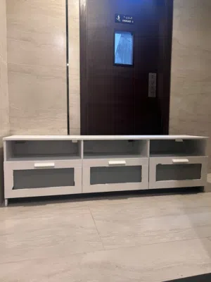 طاولة ايكيا