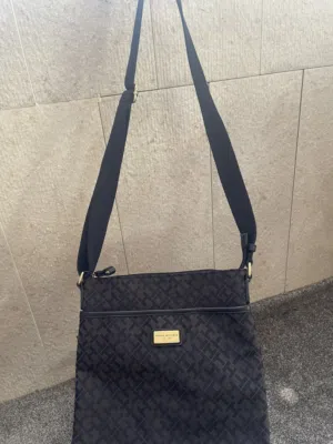 شنطة TOMMY HILFIGER