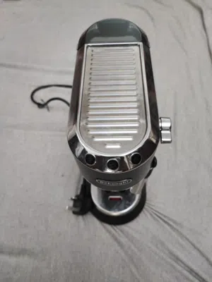 مشينة قهوة من انجلترا  اورجنال التوصيل متوفر سهلة الاستعمال السعر قابل للتفاوض