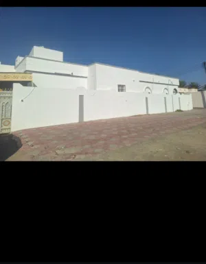 600 m2 4 Bedrooms Townhouse for Sale in Al Sharqiya Ibra
