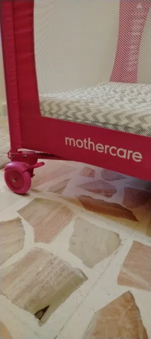 سرير أطفال Mothercare بحالة ممتازة للبيع