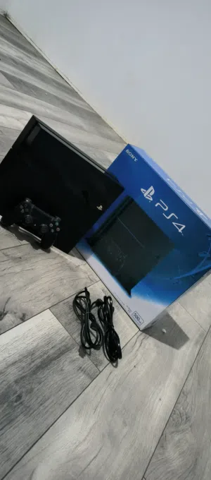 السلام عليكم   عندي ps4 مهكر تحديث 9.00  500GB    مهكر تحديث 9.00 افضل تحديث في الفور  فيه باقه ا