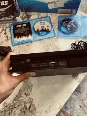 سلام عليكم بلايستيشن فور اسلم شبه جديد بي باكوه متعه 500gمش مهكر تحديث13.50 مكان ومش مفتوح بكل
