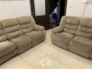 طقم الدب ريكلاينر مستعمل بحال الجديد ثلاثيه وثنائيه للبيع تم عمل دراي كلين وجاهز للتسليم