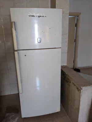 ثلاجة بحالة ممتازة للبيع في سحاب