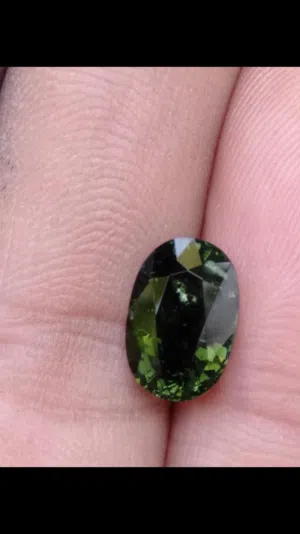 For sale Green tourmaline Weight of 2.70 ct. Size 10.3*6.9*5.1 mm. Dark green