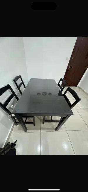 طاولة طعام من ايكيا