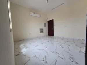 استديو - جديد بالكامل - مطبخ منفصل - بجانب مخرج محمد بن زايد - صيانه كامله على المالك