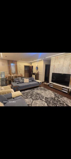 شقه للايجار مفروش حدائق الاهرام بوابه حورس الرئيسي تلات غرف مكيفه بالكامل واجه انتركم ونت فيبر شاشه