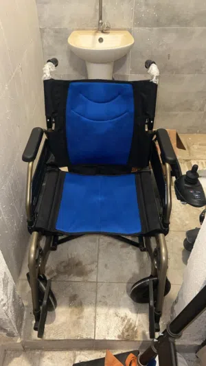 عربية كهربائية.