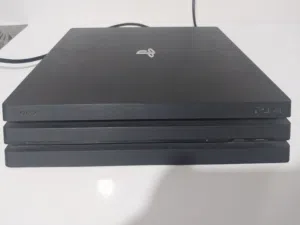 للبيع: بلايستيشن 4 برو (PS4 Pro) – 1 تيرا مع 11 لعبة