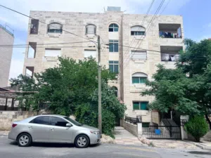 للايجار شقه سكن طلاب في طبربور تقع بين الجامعه الاسلاميه و السوق التجاري