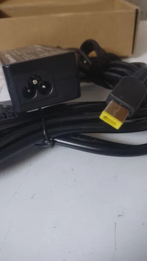 شاحن لاب توب لينوفو Lenovo شاحن لاب توب بقوة 65 واط - الخيار المثالي لأداءك المستمر!