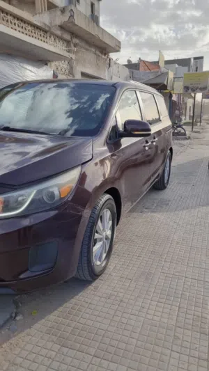 Used Kia Sedona in Tripoli