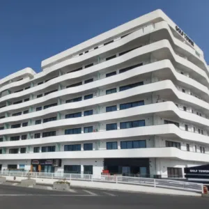 Flat For Sale in Golf Tower in Muscat Hills/شقة للبيع في غولف تاور في مسقط هيلز