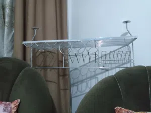 رف معلق ل تجفيف الصحون والكاسات
