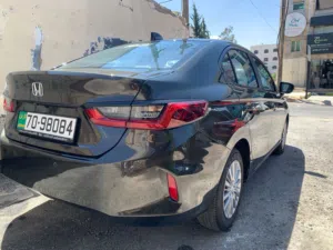Sedan Honda in Amman