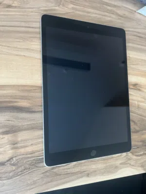 I pad 9 , 64 gb , ايباد الجيل التاسع 64 جيجا استعمال بسيط بسعر معقول