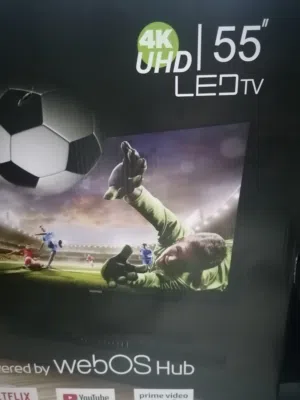 تلفزيون(55') ماركة NIKAI للبيع شويه الشاشه مكسوره و الالوان من فوق باهته شويه