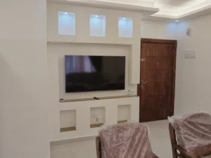ستوديو غرفتين نوم مقابل البوابة الرئيسية للجامعة الاردنية خلف فندق جيراسا موقع رائع لطلاب الحامعات