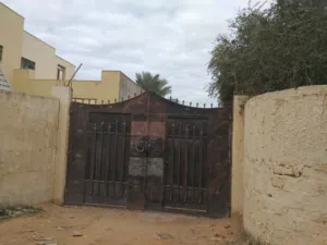 ارس في الفرناج للبيع 400متر