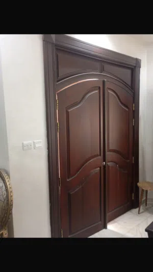 باب خشبي فاخر للبيع