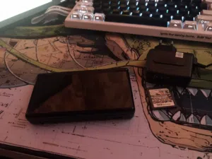 Nintendo ds lite الجهاز بحالة وكالة معو قلم و اللعبة و الشاحن
