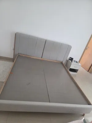 Selling bed frame 180x200