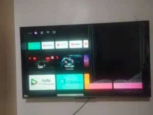 شاشة للبيع شارب 55بوصة مكسورة