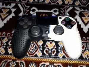 بلاي ستيشن 4 للبيع بحاله جيده سكان ماركا الشماليه تطوير الحضري مقابل التنميه الاجتماعيه