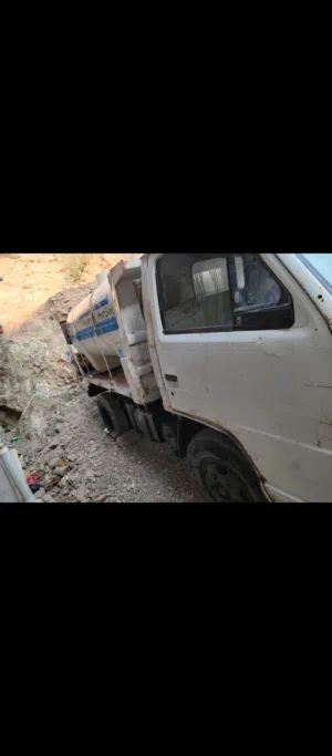 بوزه او قلاب النوع ايسوزو للبيع من المكلا