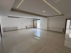 شقة أرضية طابقية مميزة بإطلالة رائعة