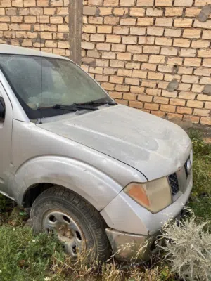 نيسان نيفارا