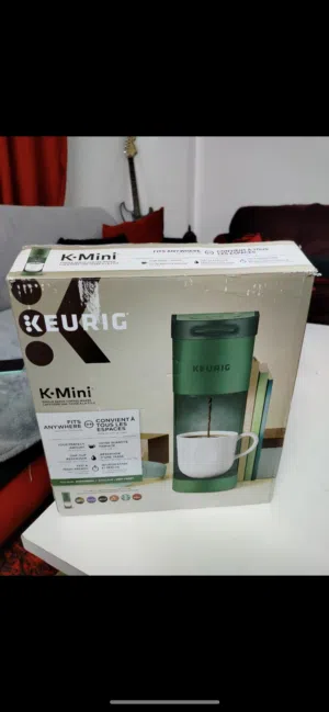 ماكينة قهوة كبسولات أمريكية اصليه ميه بالميه  Keurig K-Mini بحالة الجديد تماما