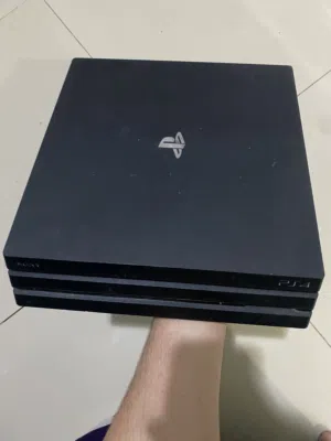 PS4 مستعمل بحالة ممتازة جدا لم يفتح و لم يبدل اي قطه فيه