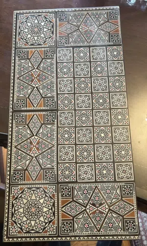 2طاوله قديمه مطعمه بالصدف