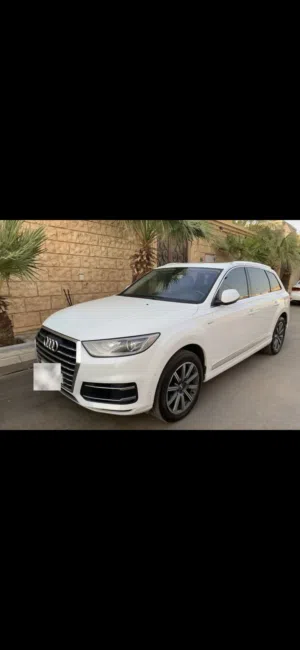سيارة أودي Q7 2016 موديل خليجي لون أبيض بحالة ممتازة بدون حوادث
