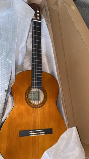 كيتار ياماها Yamaha C40