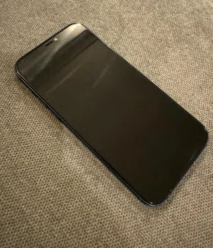 iPhone 12 سعة 64GB البطارية 80%