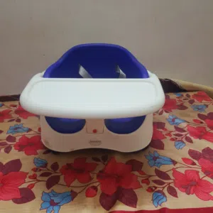 Junior's Baby Booster Seat in Perfect condition  4BD Only  Pick up from Riffa