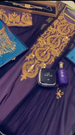 لبسة من تصميم مصصمة راقيه جدا مكونه من 3 قطع